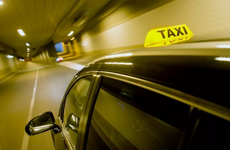 Comment trouver un chauffeur privé pour aller de l'aéroport de Nice tard dans la nuit ? , Touët-sur-Var, Taxi Patrice